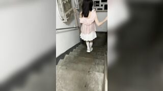 Mua cho em họ ip 17 rồi dắt em ra nhà nghỉ địt banh lồn em nó