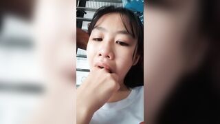 Bé nó 2k10 mới lớn đã có tố chất làm slave rồi đó