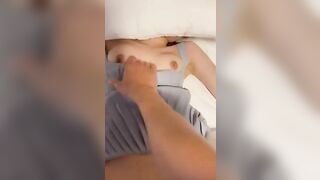 đi date với anh mà e mặc váy không mặc đồ lót à