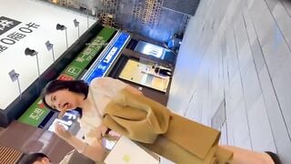 quay lén quần sì mấy bé mặc váy ngắn nhìn cứng hết cu - phần 3