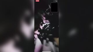 “Lúc nào cũng xem vú, bộ ny m k cho m xem hả??”