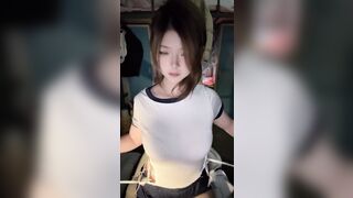 “Đã thấy ngực con gái bao giờ chưa, t cho xem” cho xem thế này thì thủ dâm nổ cặc