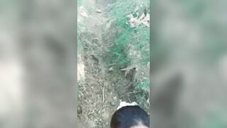 Đưa chị hàng xóm ra đồng cho chị bú mút con cu dâm đãng