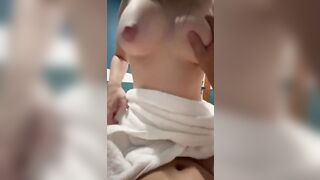 Chén được em có cặp vú khủng