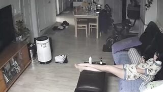 Hack cam nhà có 2 mẹ con thích thả rông