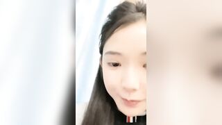Teen xinh dáng đẹp thủ dâm trong wc đại học