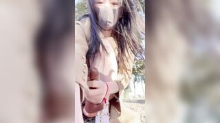 Dâm nữ vú bự cosplay cô dâu trắng nõn lén lút ngồi ngoài đường thủ dâm public