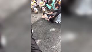 Đánh ghen cực gắt xé sì líp nhân tình trước đám đông.