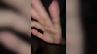 Tuy ngại mà sướng đụ người yêu xinh đẹp còn nhéc sì líp mùi lồn ẻm vào miệng ẻm.