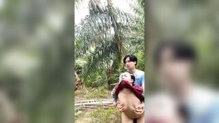 loạn luân em trai và chị họ lén lút dẫn ra sau vườn địt nhau vì sợ người nhà biết
