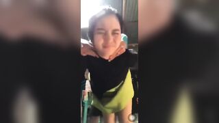 Cháu trai 17 tuổi đè đụ doggy dì họ sướng đến nhăn mặt hưởng thụ.
