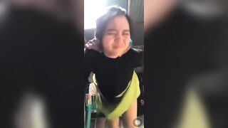 Cháu trai 17 tuổi đè đụ doggy dì họ sướng đến nhăn mặt hưởng thụ.