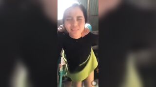 Cháu trai 17 tuổi đè đụ doggy dì họ sướng đến nhăn mặt hưởng thụ.