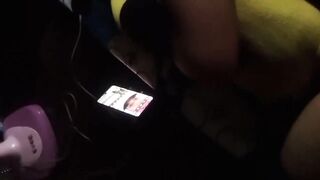 Chồng gọi video thì bảo đang ngủ nhưng thực ra có thằng khác đang đụ ở sau đít.
