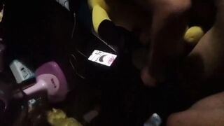 Chồng gọi video thì bảo đang ngủ nhưng thực ra có thằng khác đang đụ ở sau đít.