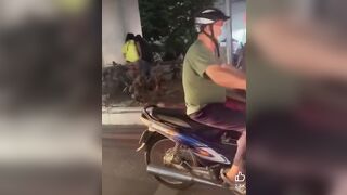 cặp đôi nứng lồn đụ nhau ngay ngoài đường ở hà nội