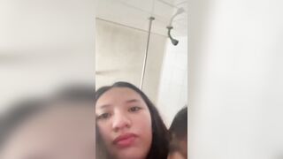 Chị họ thương em trai 16 tuổi mồ côi cha mẹ nên cho nó đụ từ sớm.