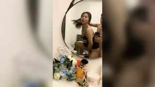 Địt e người yêu mũm mĩm nhân ngày sinh nhật em vừa tròn 18 tuổi em sướng lồn bắn nước