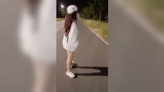 pulic ngoài đường vắng với bé rau miền tây dáng ngon trắng trẻo