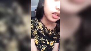 Ngày lễ em ở nhà xoa bím