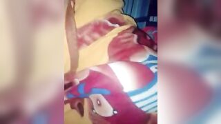 Cháu họ sang nhà dì út chơi nứng cặc thèm đụ xin dì đụ rồi cho 200k ai dè dì cho đụ.