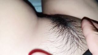 Dì út bị cảm uống thuốc ngủ nên ngủ say thằng cháu họ cơ hội vào ngắm sờ trộm lồn dì.