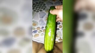 nhét cả quả dưa chuột vào bướm thế thì còn gì là lồn