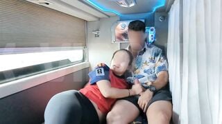 Vợ dâm trốn ck cùng bull Tây lên xe khách lén lút địt nhau còn cho bắn ngập lồn nữa