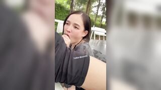 Ghệ dâm vú tròn nứng lồn đi du lịch cùng ck còn gạ ng lạ đụ public bắn tinh lên mặt