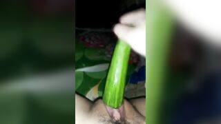 Em học sinh tự sướng với dưa leo rỉ đầy nước 2