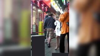 uay lén dưới váy gái xinh có bé còn không mặc quần lót - phần 9