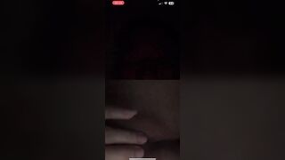 nửa đêm mà em ghệ vẫn call khoe vú gạ anh địt - phần 1