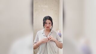 Gái xinh chubby vú to lồn múp vừa tắm vừa quay video cho trai xem