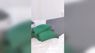 Vú To Bướm Hồng Không Lông Show Hàng Thủ Dâm Rên Rỉ Cùng SexToy