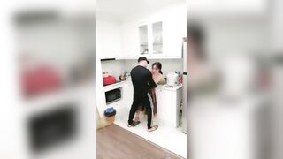 gạ chịch bà chị họ chị có chống cự nhưng không đáng kể
