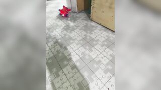 Chị gái say xỉn ngủ say bị thằng em họ vén váy nhìn lồn trộm.