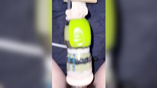 Đụ bằng robot tự động bôi trơn bằng nước rửa chén sướng té đái
