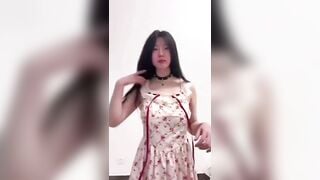Chịch cô gái chân dài ngực lớn