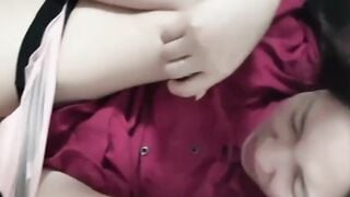 “chết r lồn khít quá tụt mất bao vào trong rui”- địt con em họ mới lớn lồn múp