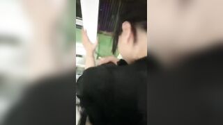 Doggy con ghệ dâm dục cạnh cửa sổ rên la vì sướng