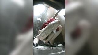 Quay lén, Con đĩ KTV lồn rậm xăm trổ Đái