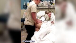 Đang ốm mà thằng người yêu vẫn địt cho phát sướng tê lồn