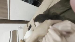 Sang phòng địt e rau sv xinh như hoa hậu,nhìn e vừa rên vừa ngại che mặt mà hưng phấn