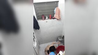 Quay lén nhỏ em họ đi tắm 5
