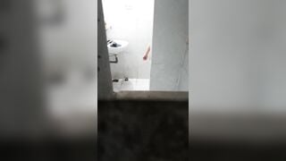 Quay lén nhỏ em họ đi tắm 8