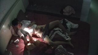 Nửa đêm dây sọi đèn ngắm lồn non của vợ địt nhau tê lồn