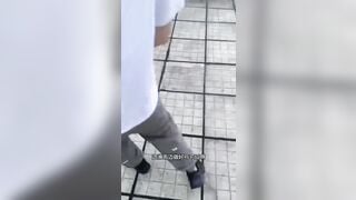 Gạ Bảo Vệ già lên sân thượng, Bú Liếm Cu Nghịch Bóp vú thủ dâm public