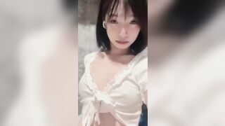 Thảo Vy 2K10 Non Xinh Show Vú Hồng To Tròn Và Thủ Dâm Cực Gương Cực Nứng