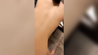 Chơi chị dâu ngay tại phòng khách