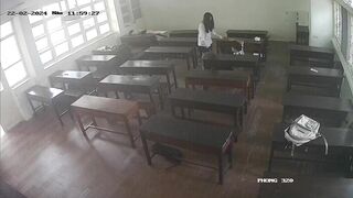 Hack camera thấy học sinh lớp 12 chịch nhau tại lớp P6
